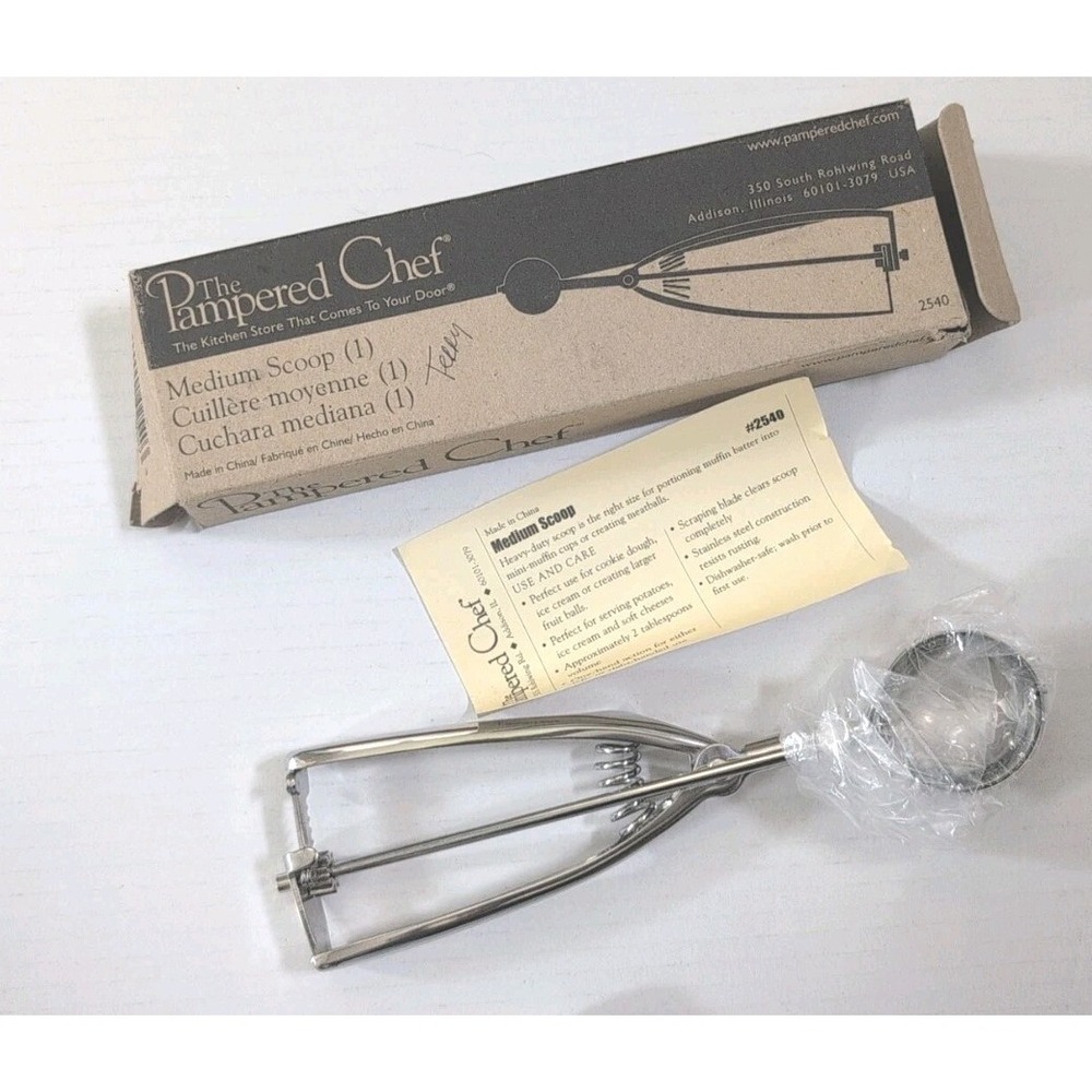 Pampered Chef Medium Scoop 2540 NEW IN BOX
